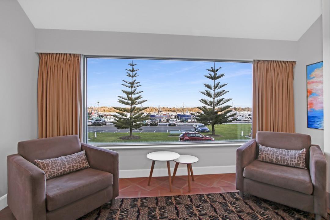 Bellevue on the Lakes Lakes Entrance Boathouse Spa Suite